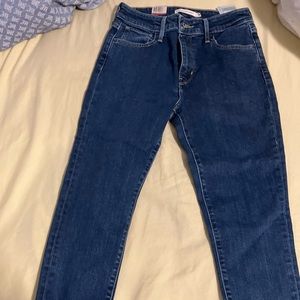 High rise Levi skinny Jean